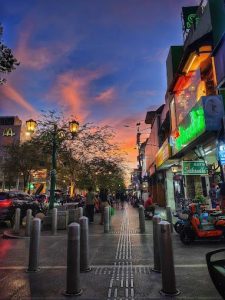 menikmati wisata malioboro Jantung Kota Yogyakarta Rental Motor Jogja