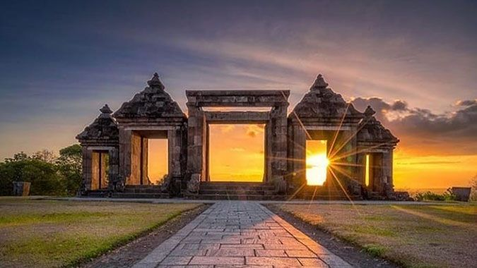sewa motor untuk menikmati wisata candi boko Yogyakarta