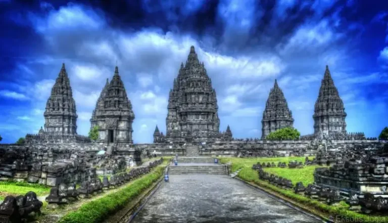 sewa motor jogja untuk menikmati wisata-candi-prambanan-jogja-jago rental motor